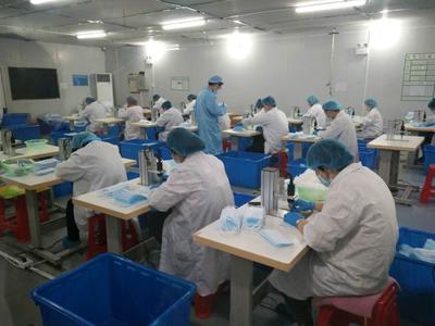 李传萍深入县口罩生产企业调研，助力市场健康发展